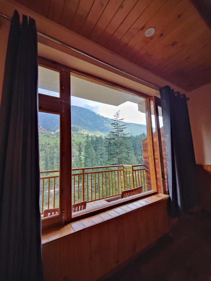 The Woodpecker Inn & Cafe, Jibhi Exterior foto