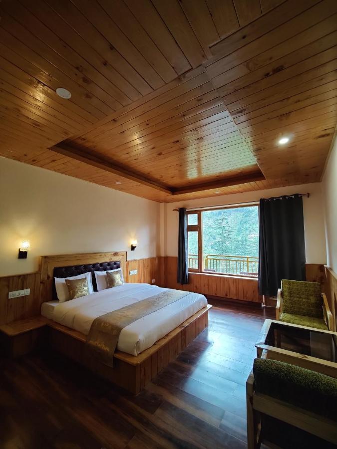 The Woodpecker Inn & Cafe, Jibhi Exterior foto