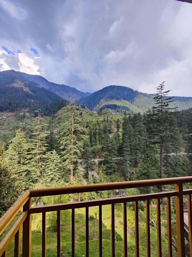 The Woodpecker Inn & Cafe, Jibhi Exterior foto