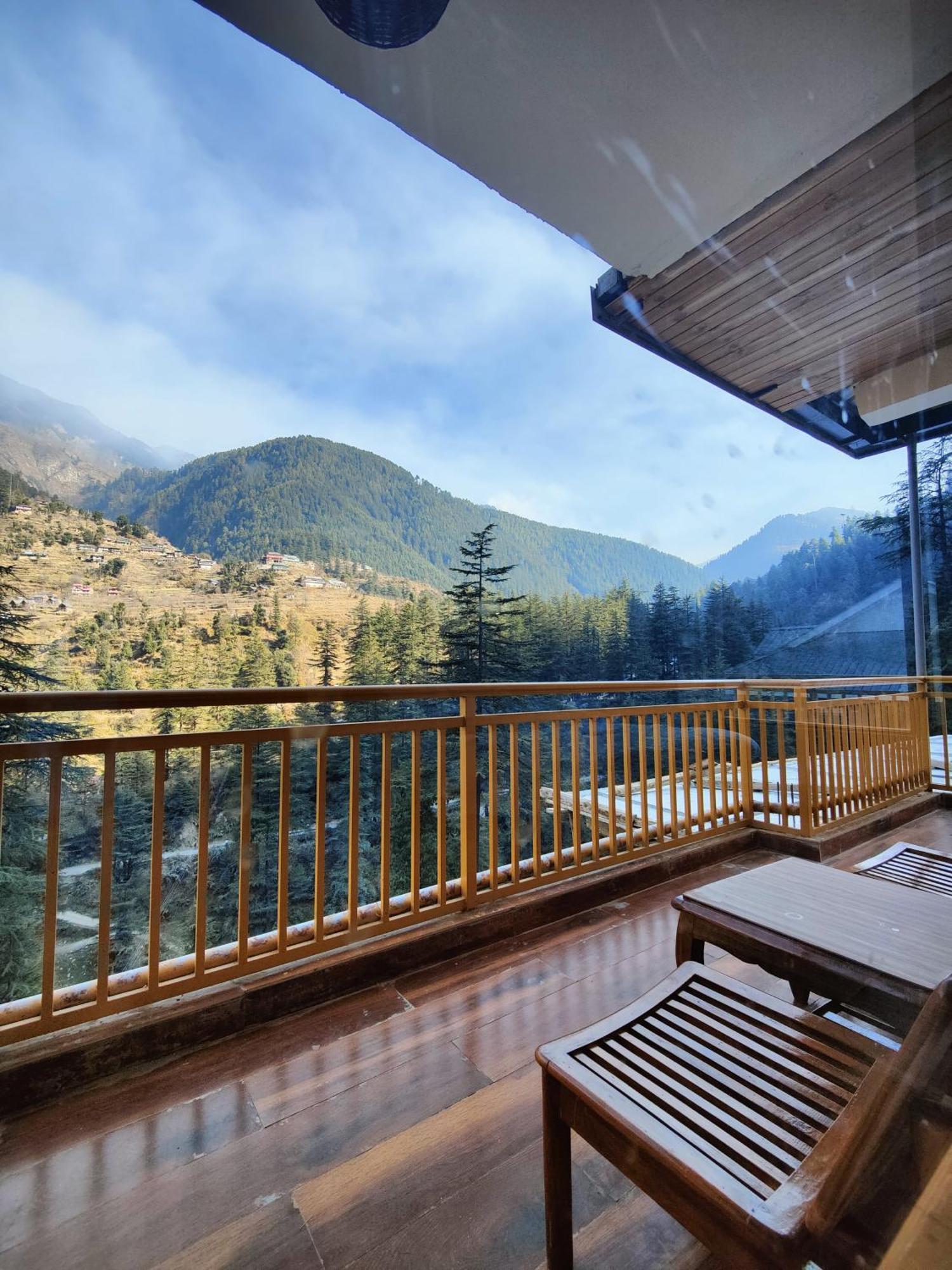 The Woodpecker Inn & Cafe, Jibhi Exterior foto